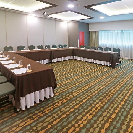 Hotel Wyndham Garden Guadalajara Acueducto à Zapopan Extérieur photo