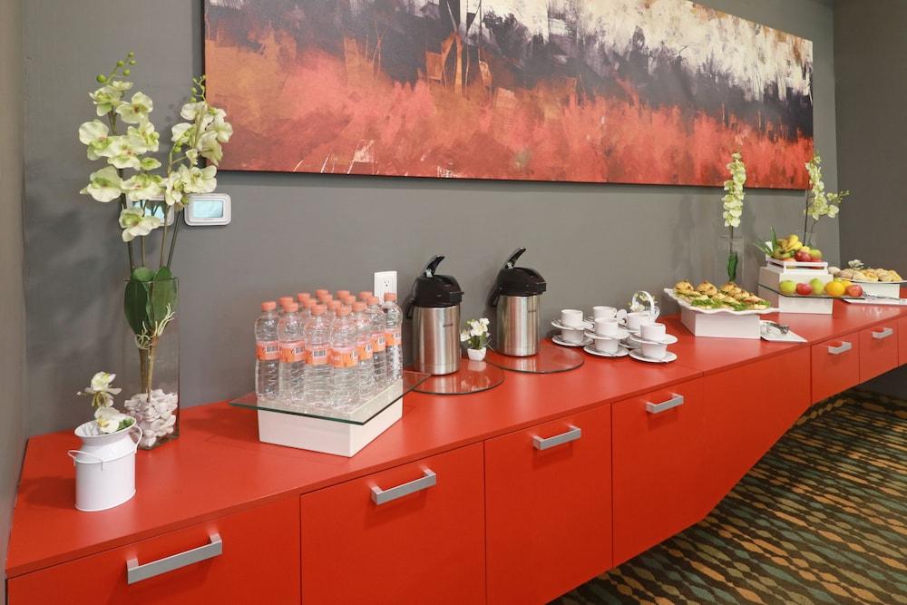 Hotel Wyndham Garden Guadalajara Acueducto à Zapopan Extérieur photo