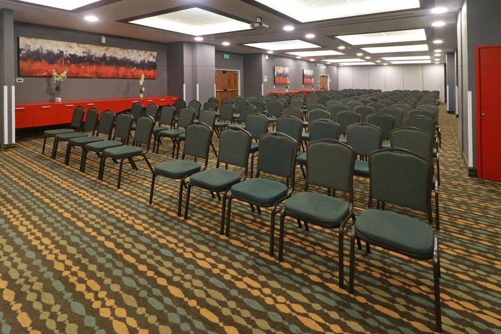 Hotel Wyndham Garden Guadalajara Acueducto à Zapopan Extérieur photo