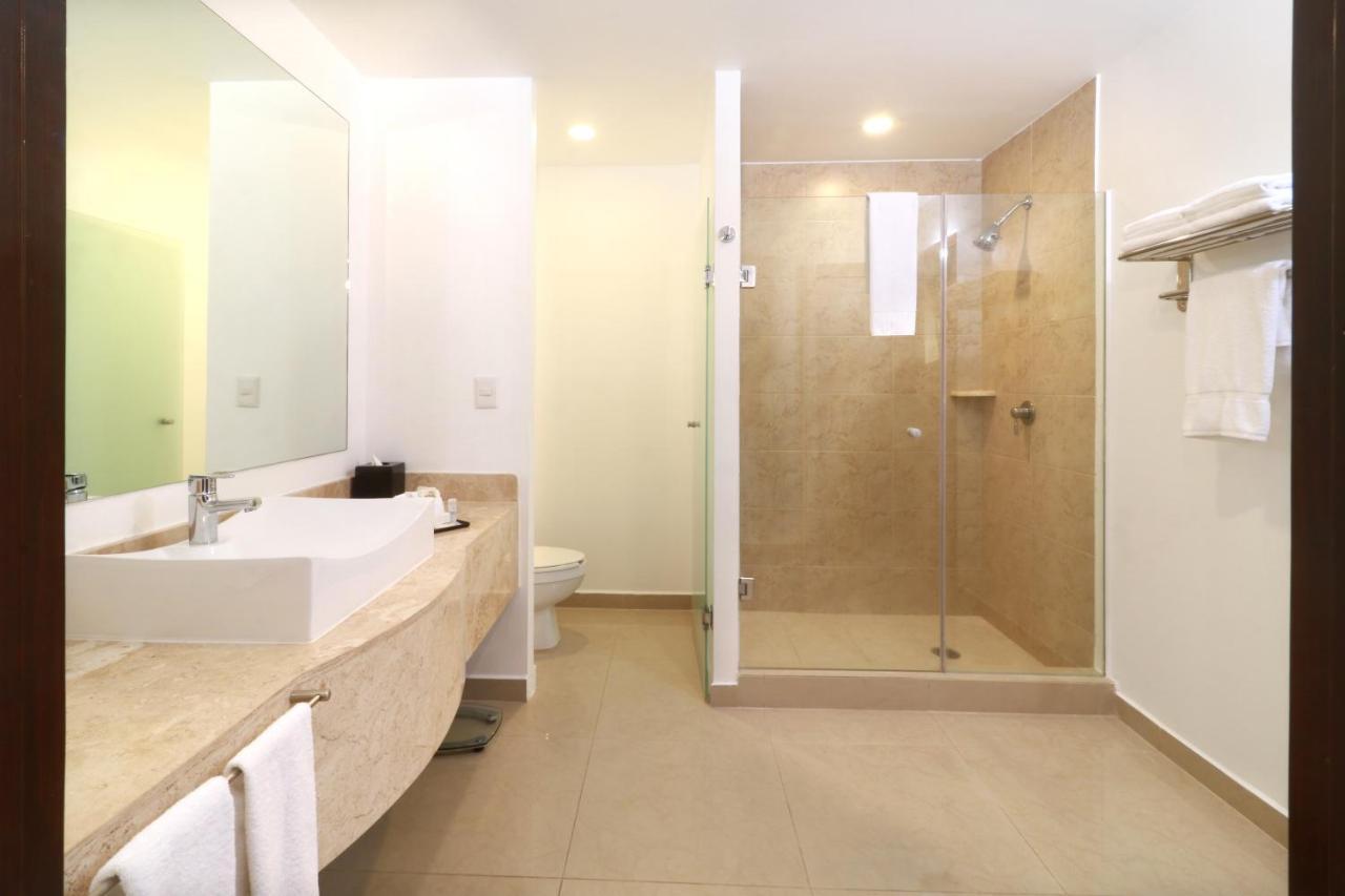 Hotel Wyndham Garden Guadalajara Acueducto à Zapopan Extérieur photo