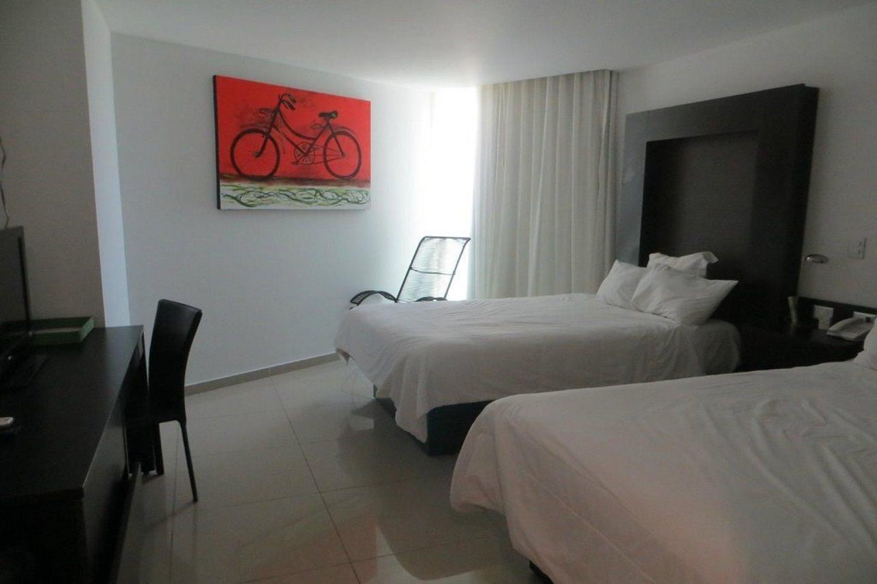 Hotel Wyndham Garden Guadalajara Acueducto à Zapopan Extérieur photo