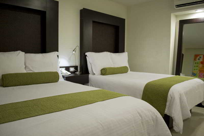 Hotel Wyndham Garden Guadalajara Acueducto à Zapopan Extérieur photo