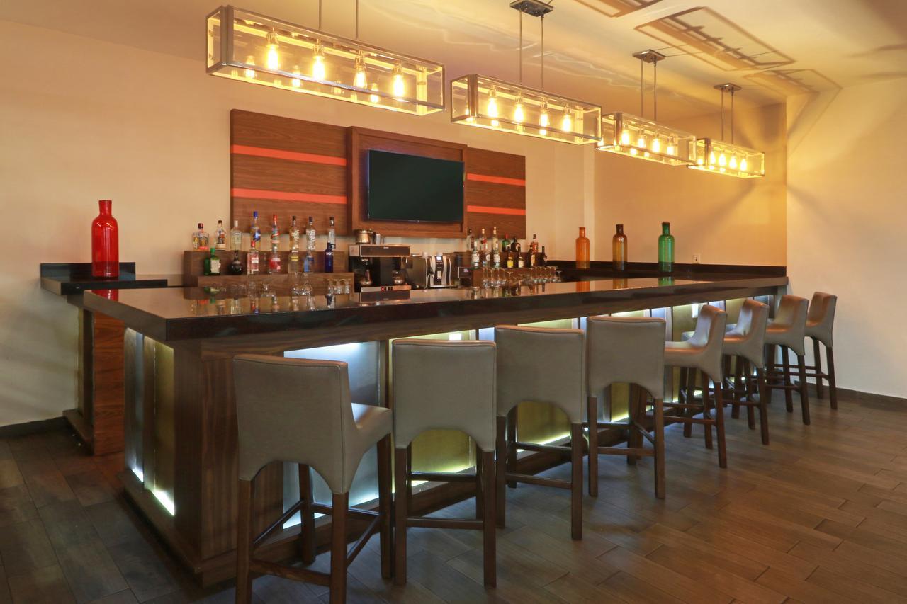 Hotel Wyndham Garden Guadalajara Acueducto à Zapopan Extérieur photo