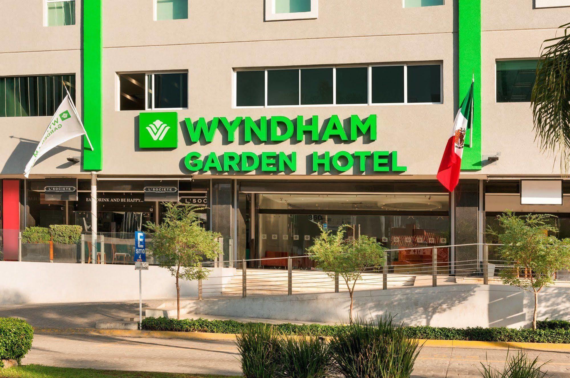 Hotel Wyndham Garden Guadalajara Acueducto à Zapopan Extérieur photo