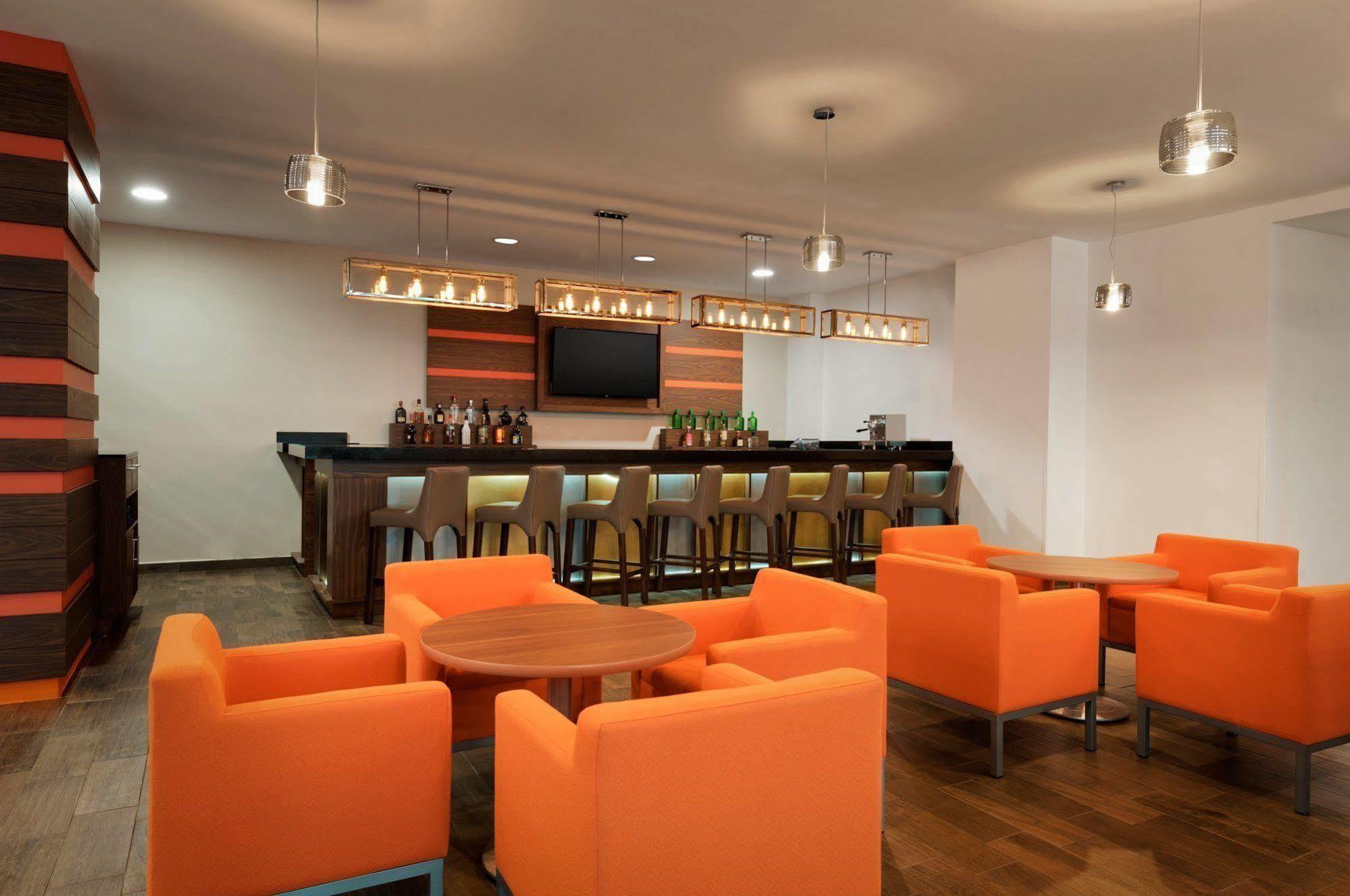 Hotel Wyndham Garden Guadalajara Acueducto à Zapopan Extérieur photo