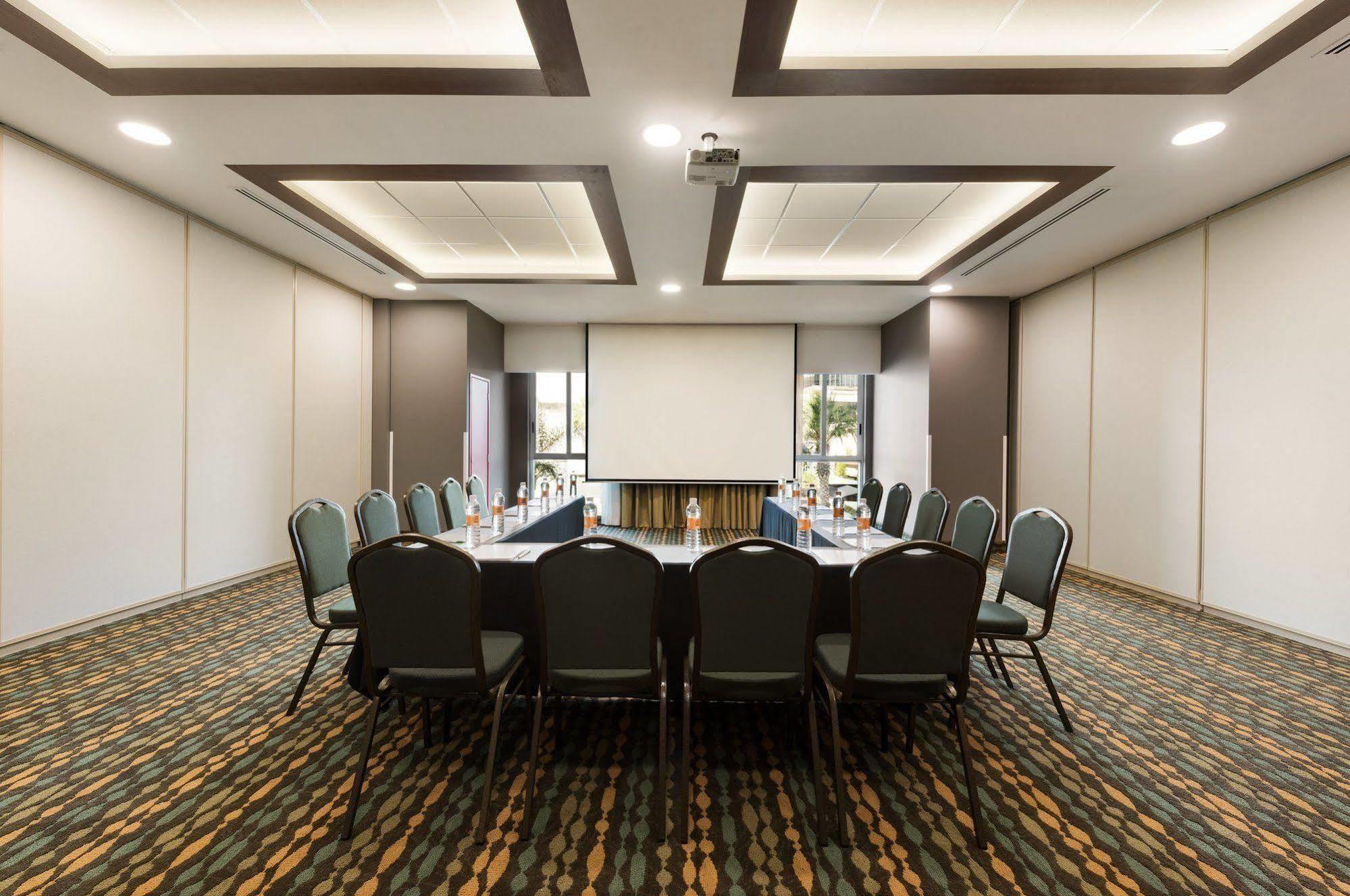 Hotel Wyndham Garden Guadalajara Acueducto à Zapopan Extérieur photo