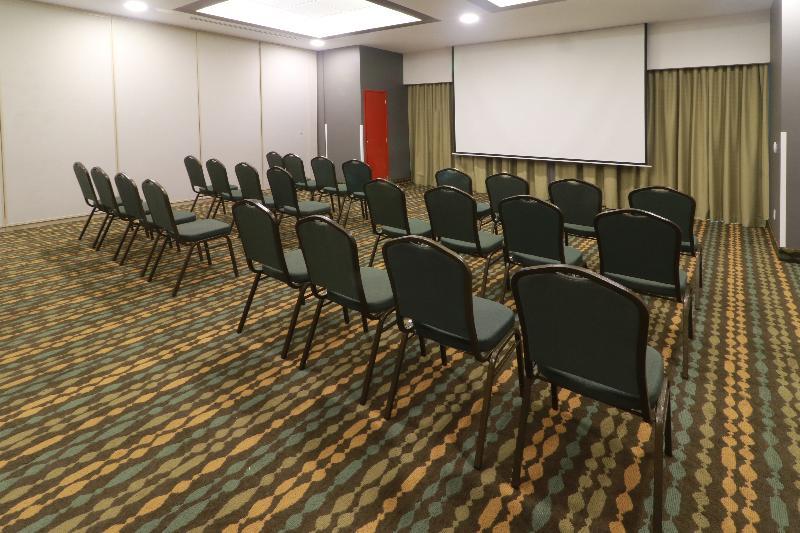 Hotel Wyndham Garden Guadalajara Acueducto à Zapopan Extérieur photo